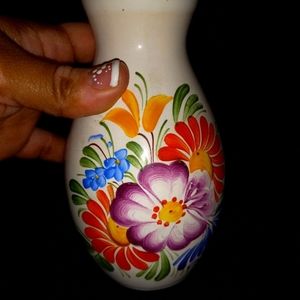 Ceramic base Mhsodovia Malovana Czech Art Small Base 10" tall by 15" width.